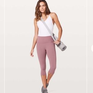 Lululemon Wunder Under 1/2 tight crops